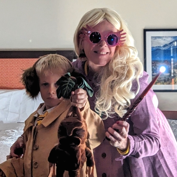 Meet your Posher, Faye Zarah - Picture 1 of 2